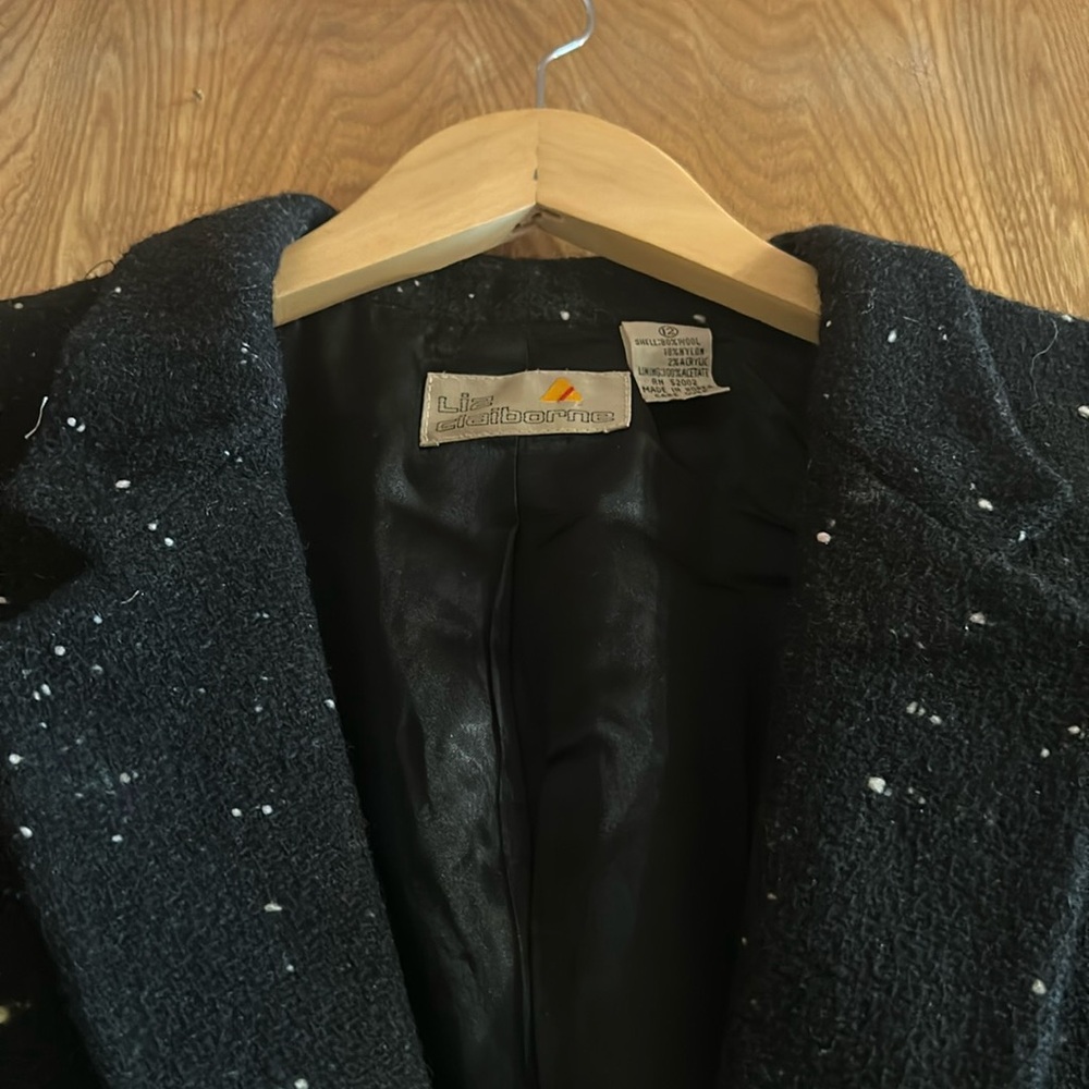 80s Liz Claiborne wool blazer in black and nubby white w/shoulder pads. Size 12